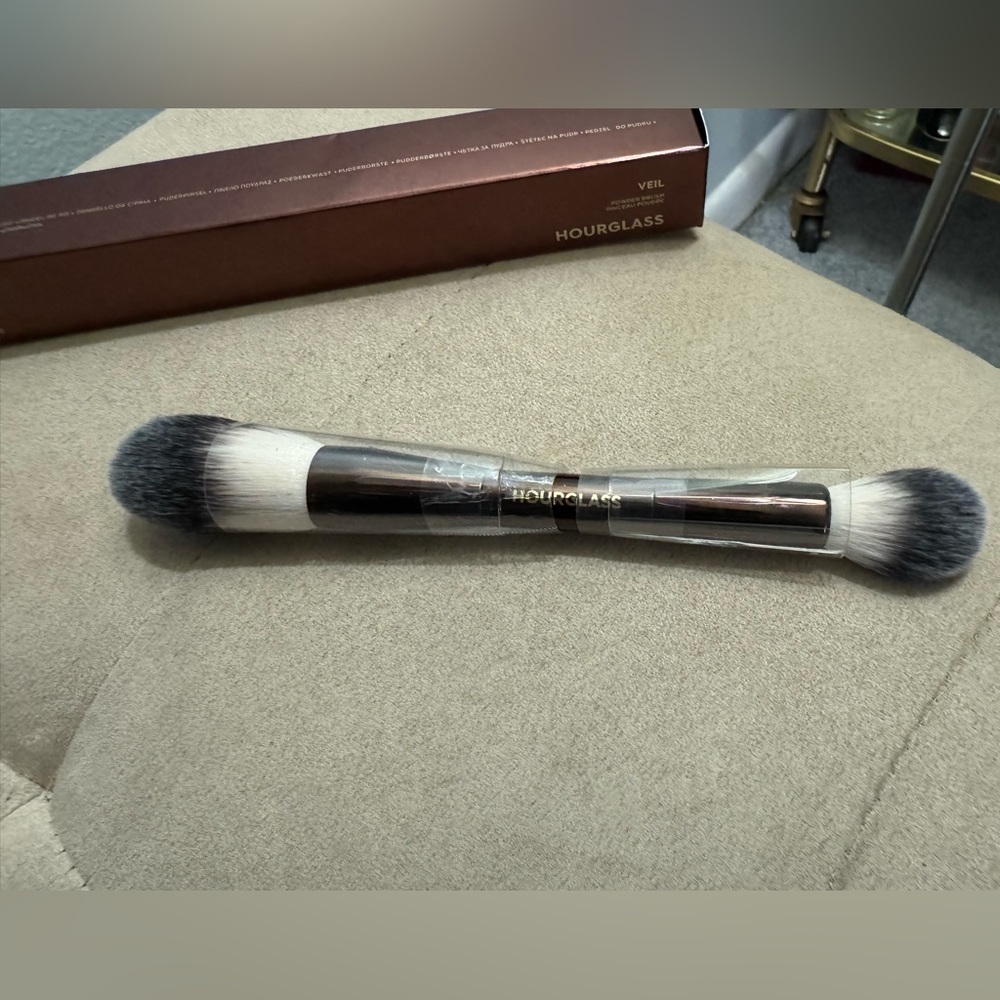 Hourglass Veil Powder Brush BNIB